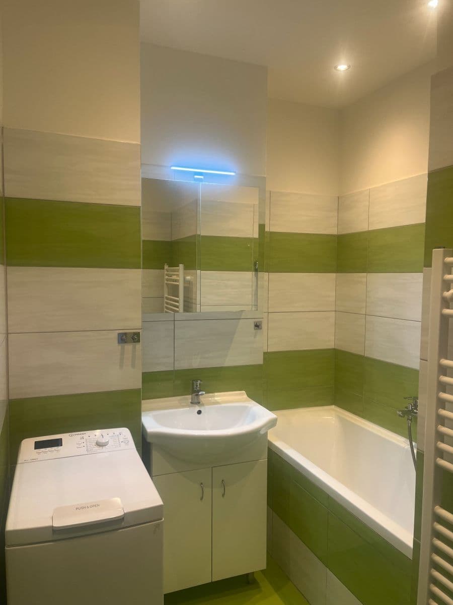 Prenájom bytu 2-izbový 44 m², Donská, Praha, Praha Prenájom bytu 2-izbový 44 m², Donská, Praha, Praha