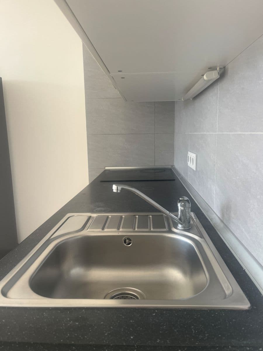 Prenájom bytu 2-izbový 44 m², Donská, Praha, Praha Prenájom bytu 2-izbový 44 m², Donská, Praha, Praha