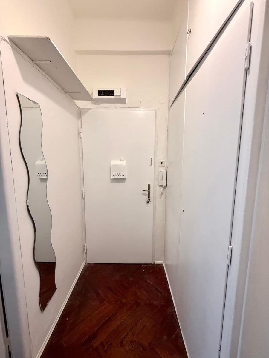 Prenájom bytu 1-izbový 32 m², Slezská, Praha, Praha Prenájom bytu 1-izbový 32 m², Slezská, Praha, Praha