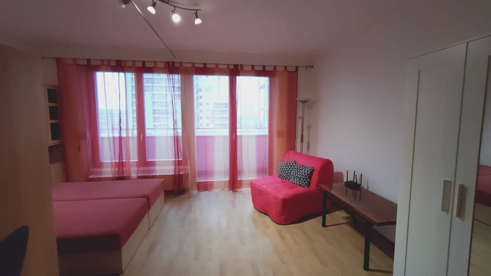 Prenájom bytu 1-izbový 34 m², Sluneční náměstí, Praha, Praha Prenájom bytu 1-izbový 34 m², Sluneční náměstí, Praha, Praha