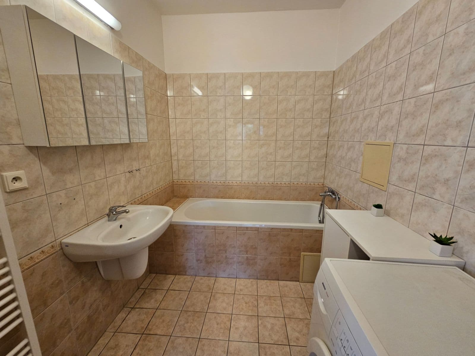 Prenájom bytu 3-izbový 89 m², Balbínova, Olomouc, Olomoucký kraj Prenájom bytu 3-izbový 89 m², Balbínova, Olomouc, Olomoucký kraj