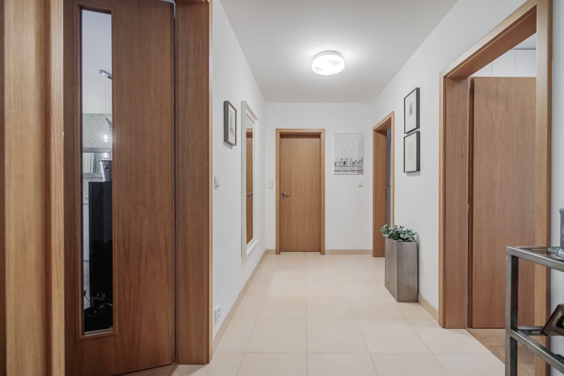 Prenájom bytu 3-izbový 96 m², Staropramenná, Praha, Praha Prenájom bytu 3-izbový 96 m², Staropramenná, Praha, Praha