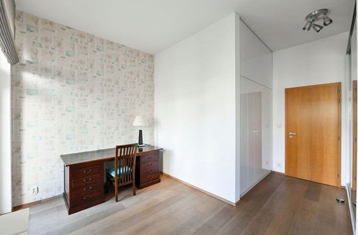 Prenájom bytu 3-izbový 96 m², Staropramenná, Praha, Praha Prenájom bytu 3-izbový 96 m², Staropramenná, Praha, Praha