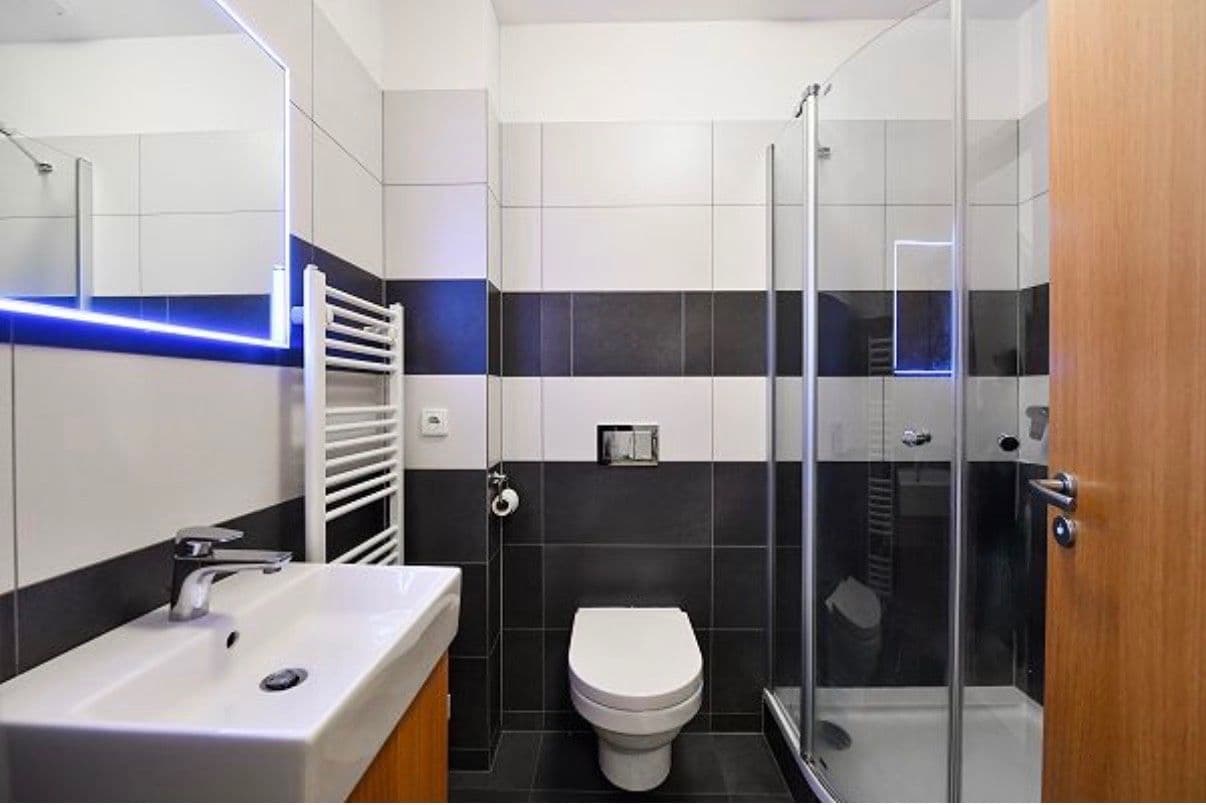 Prenájom bytu 3-izbový 96 m², Staropramenná, Praha, Praha Prenájom bytu 3-izbový 96 m², Staropramenná, Praha, Praha