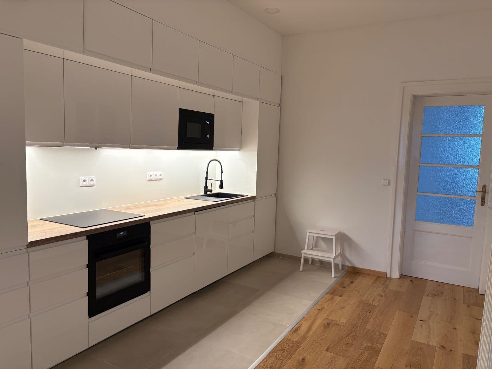 Prenájom bytu 3-izbový 95 m², Sokolovská, Praha, Praha Prenájom bytu 3-izbový 95 m², Sokolovská, Praha, Praha