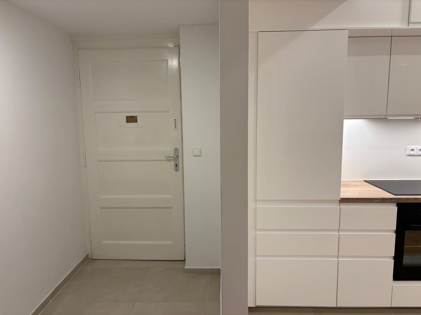 Prenájom bytu 3-izbový 95 m², Sokolovská, Praha, Praha Prenájom bytu 3-izbový 95 m², Sokolovská, Praha, Praha