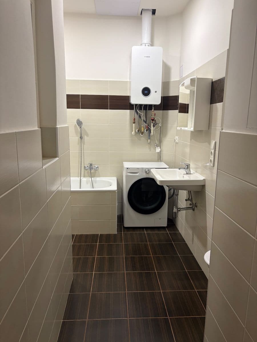 Prenájom bytu 3-izbový 95 m², Sokolovská, Praha, Praha Prenájom bytu 3-izbový 95 m², Sokolovská, Praha, Praha