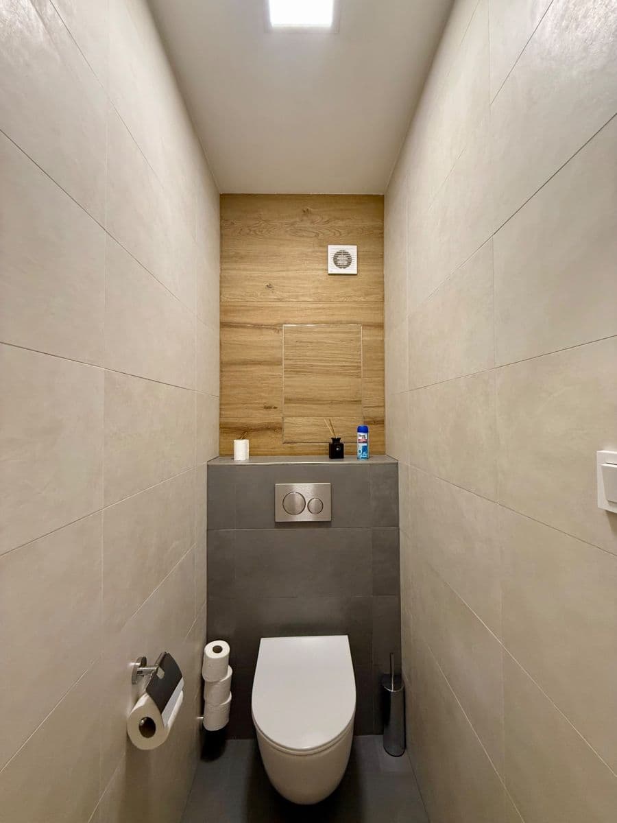 Prenájom bytu 3-izbový 75 m², Ke Strašnické, Praha, Praha Prenájom bytu 3-izbový 75 m², Ke Strašnické, Praha, Praha