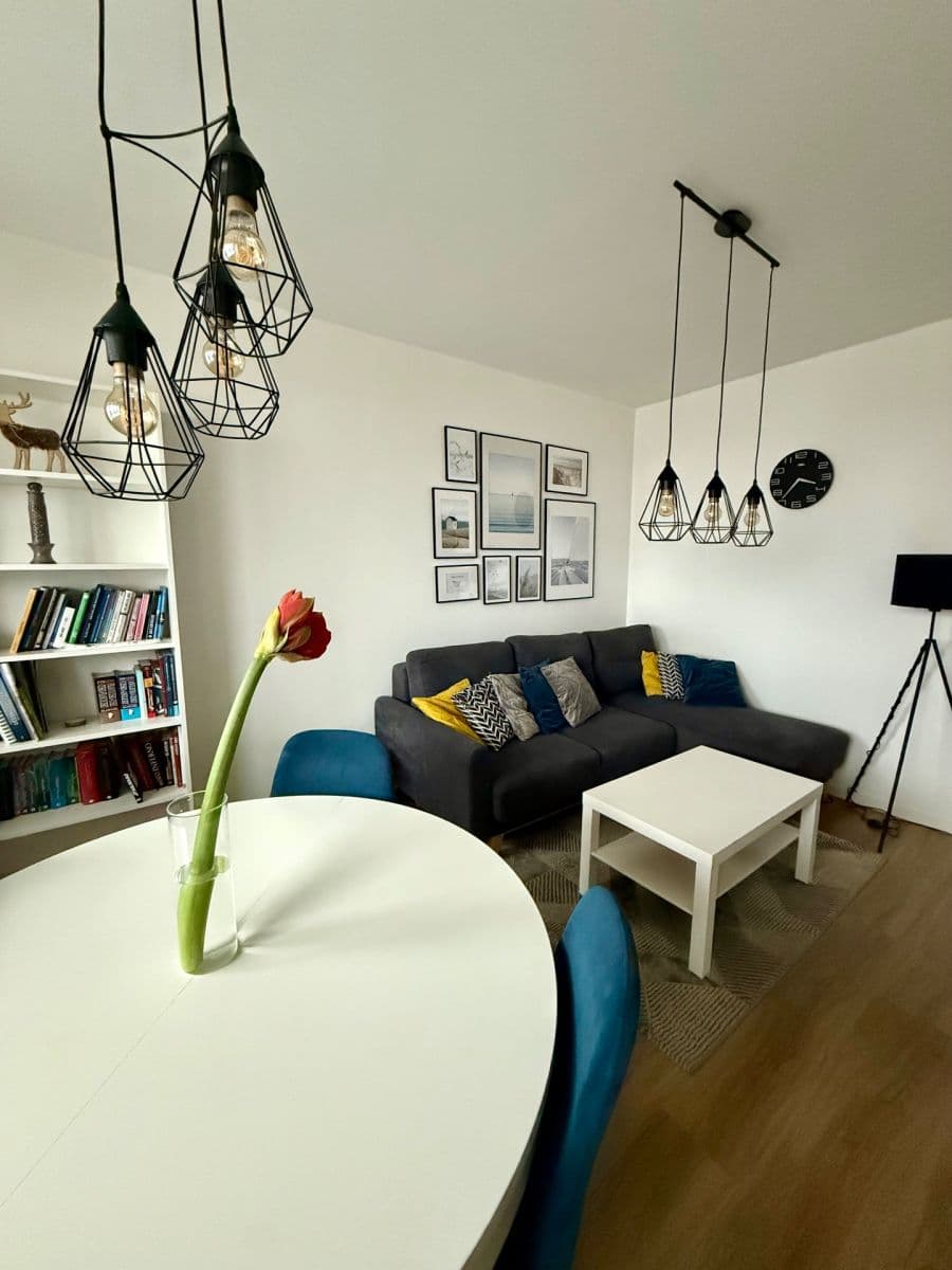 Prenájom bytu 3-izbový 75 m², Ke Strašnické, Praha, Praha Prenájom bytu 3-izbový 75 m², Ke Strašnické, Praha, Praha