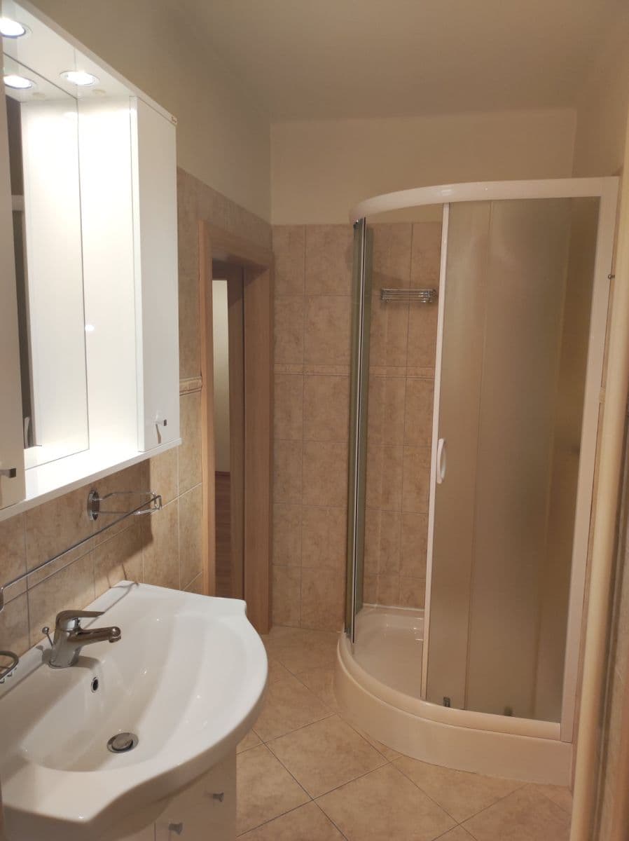 Prenájom bytu 1-izbový 37 m², Nábrežie arm. gen. Ludvíka Svobodu, Bratislava - mestská časť Staré Mesto, Bratislavský kraj Prenájom bytu 1-izbový 37 m², Nábrežie arm. gen. Ludvíka Svobodu, Bratislava - mestská časť Staré Mesto, Bratislavský kraj