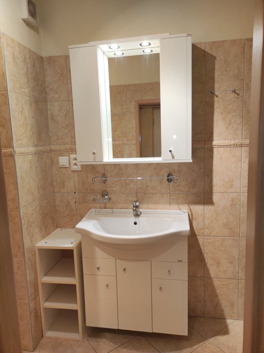 Prenájom bytu 1-izbový 37 m², Nábrežie arm. gen. Ludvíka Svobodu, Bratislava - mestská časť Staré Mesto, Bratislavský kraj Prenájom bytu 1-izbový 37 m², Nábrežie arm. gen. Ludvíka Svobodu, Bratislava - mestská časť Staré Mesto, Bratislavský kraj