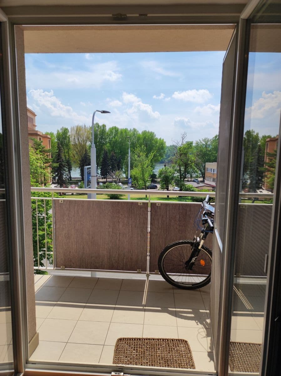 Prenájom bytu 1-izbový 37 m², Nábrežie arm. gen. Ludvíka Svobodu, Bratislava - mestská časť Staré Mesto, Bratislavský kraj Prenájom bytu 1-izbový 37 m², Nábrežie arm. gen. Ludvíka Svobodu, Bratislava - mestská časť Staré Mesto, Bratislavský kraj