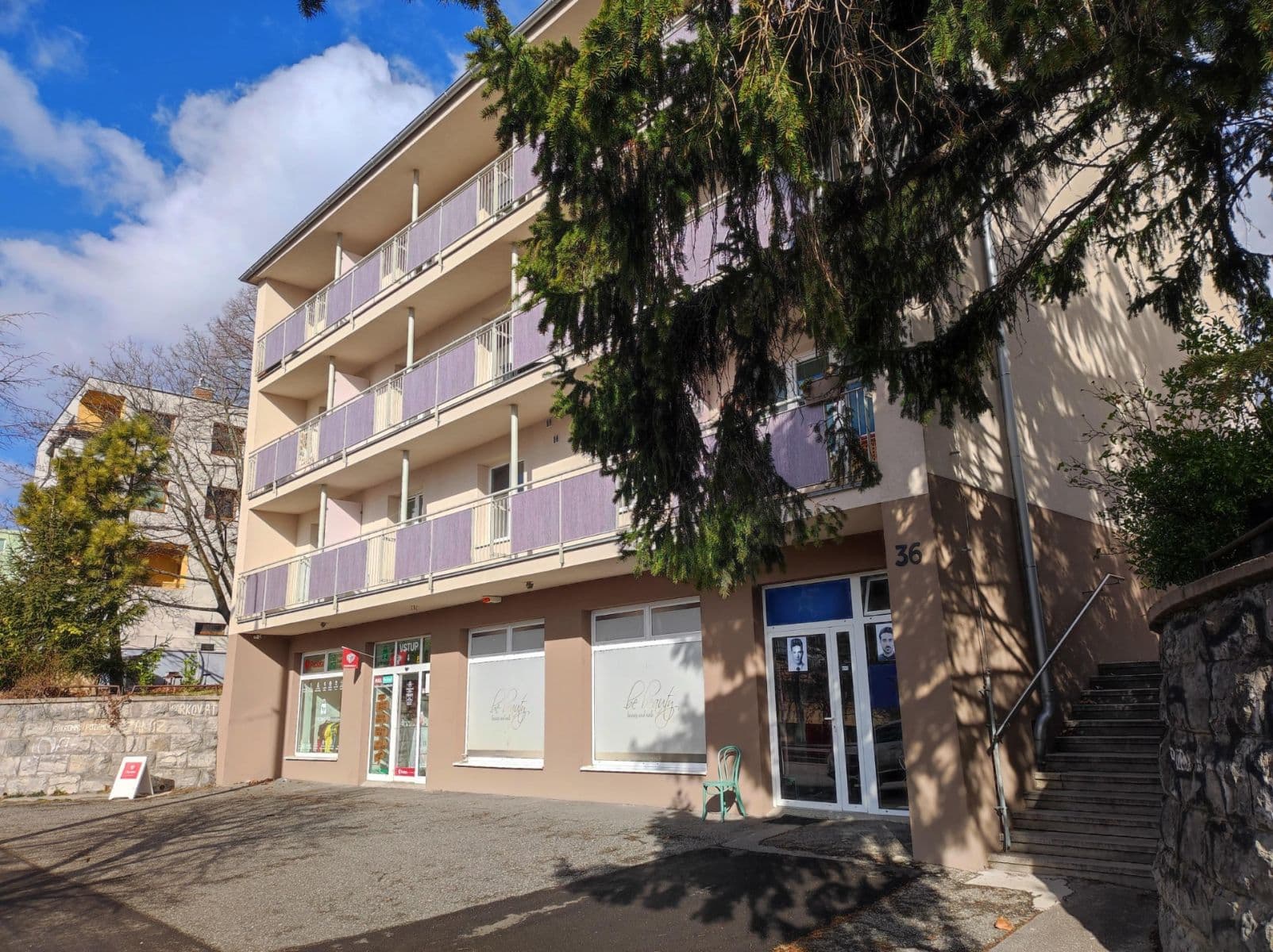 Prenájom bytu 1-izbový 37 m², Nábrežie arm. gen. Ludvíka Svobodu, Bratislava - mestská časť Staré Mesto, Bratislavský kraj Prenájom bytu 1-izbový 37 m², Nábrežie arm. gen. Ludvíka Svobodu, Bratislava - mestská časť Staré Mesto, Bratislavský kraj