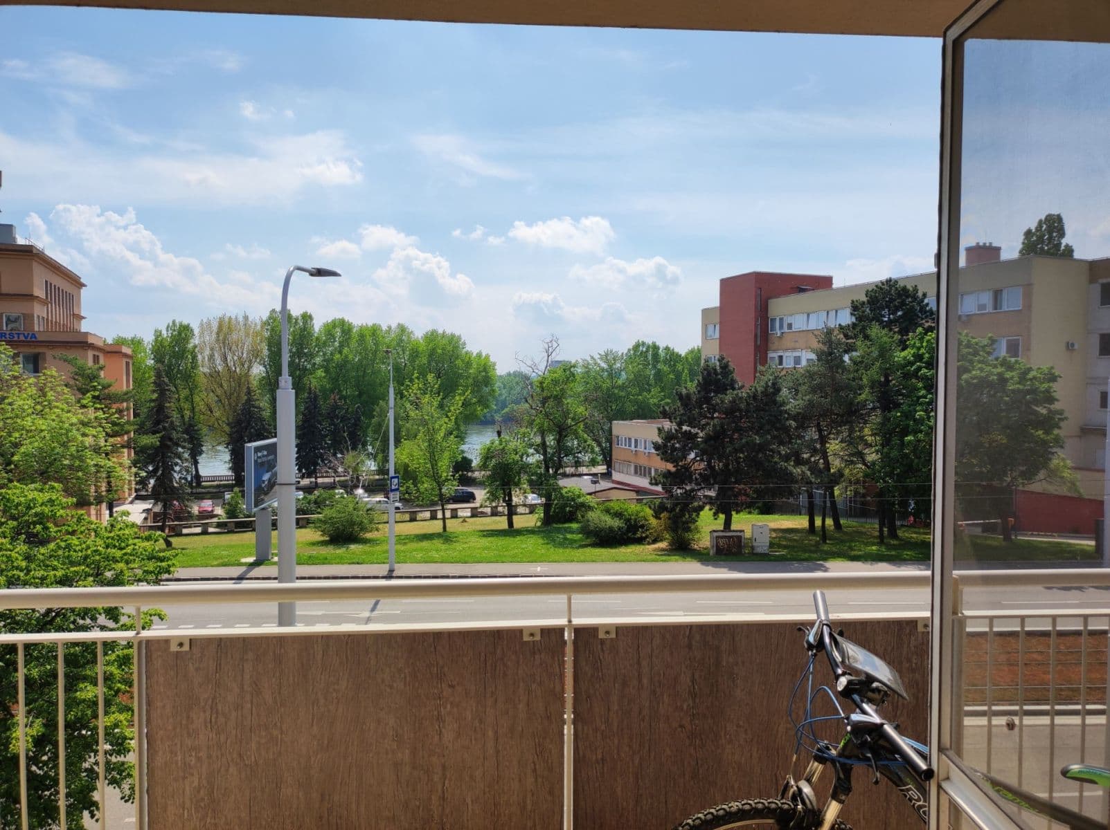 Prenájom bytu 1-izbový 37 m², Nábrežie arm. gen. Ludvíka Svobodu, Bratislava - mestská časť Staré Mesto, Bratislavský kraj Prenájom bytu 1-izbový 37 m², Nábrežie arm. gen. Ludvíka Svobodu, Bratislava - mestská časť Staré Mesto, Bratislavský kraj