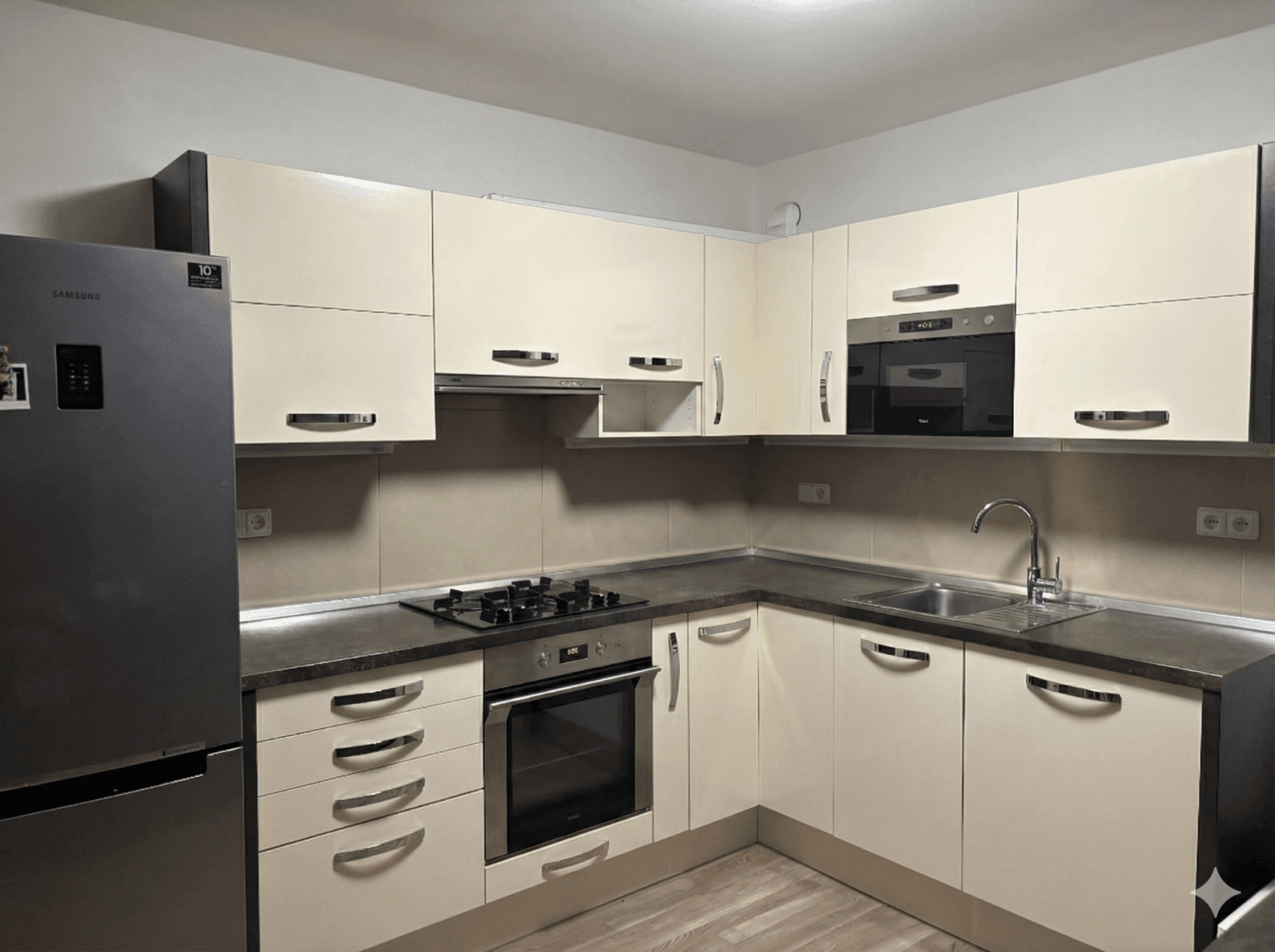 Prenájom bytu 3-izbový 76 m², Teplická, Praha, Praha Prenájom bytu 3-izbový 76 m², Teplická, Praha, Praha