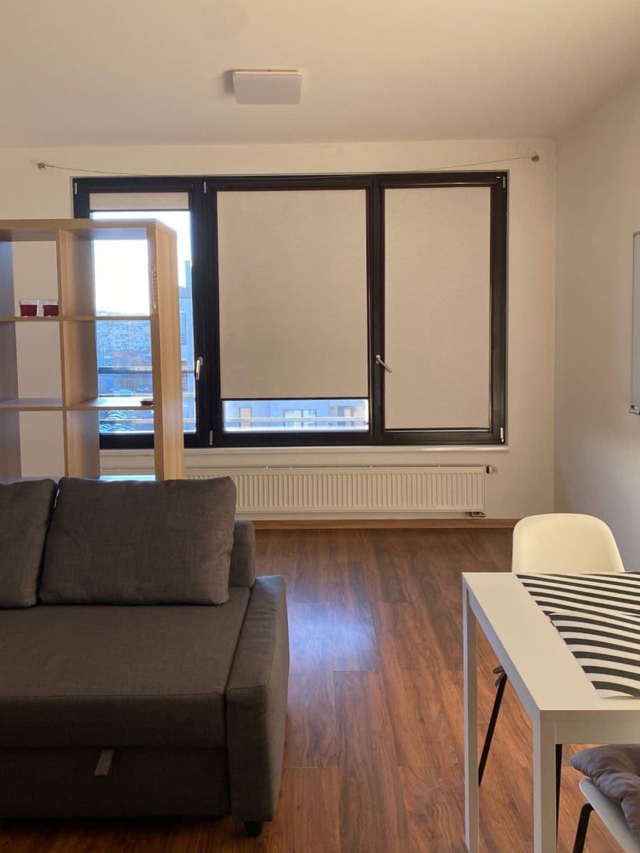 Prenájom bytu 1-izbový 38 m², Sousedíkova, Praha, Praha Prenájom bytu 1-izbový 38 m², Sousedíkova, Praha, Praha