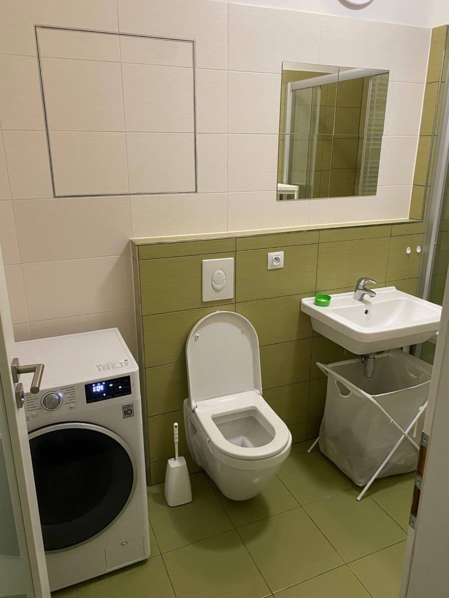 Prenájom bytu 1-izbový 38 m², Sousedíkova, Praha, Praha Prenájom bytu 1-izbový 38 m², Sousedíkova, Praha, Praha