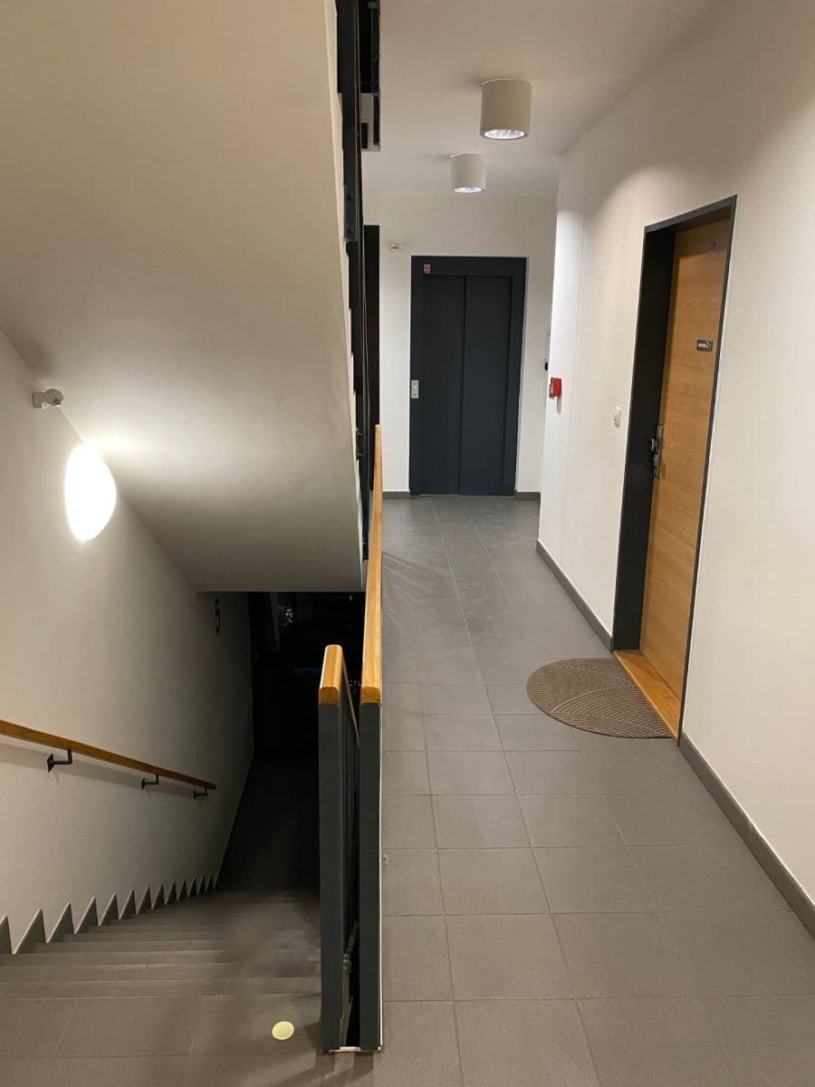 Prenájom bytu 1-izbový 38 m², Sousedíkova, Praha, Praha Prenájom bytu 1-izbový 38 m², Sousedíkova, Praha, Praha