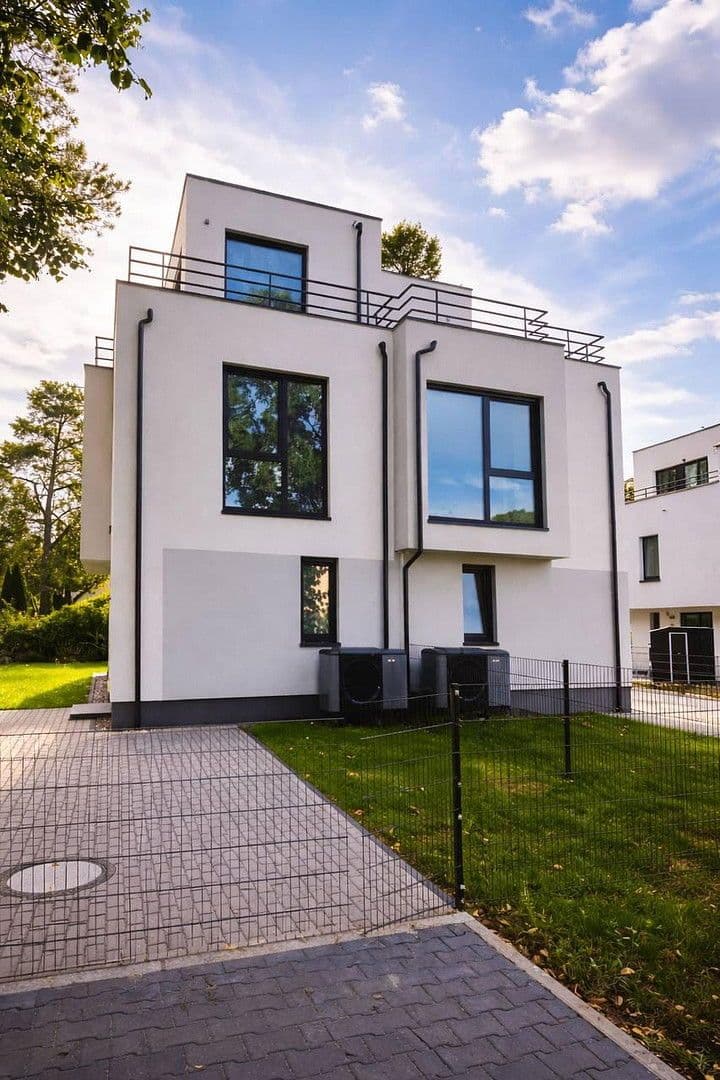 Predaj domu 122 m², pozemek 197 m², Odernheimer Straße 94 A, Berlin, Berlín Predaj domu 122 m², pozemek 197 m², Odernheimer Straße 94 A, Berlin, Berlín