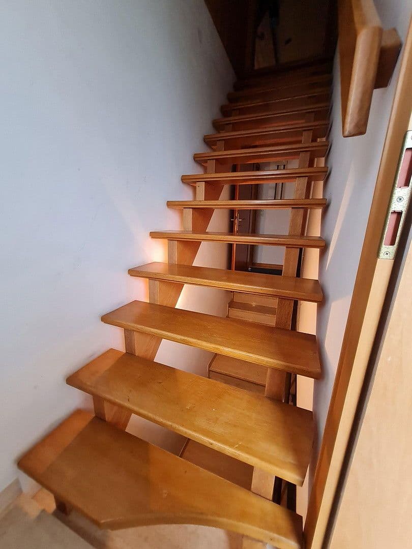 Predaj domu 139 m², pozemek 1.064 m², Lindacher Str. 5, Buchhofen, Bavorsko Predaj domu 139 m², pozemek 1.064 m², Lindacher Str. 5, Buchhofen, Bavorsko