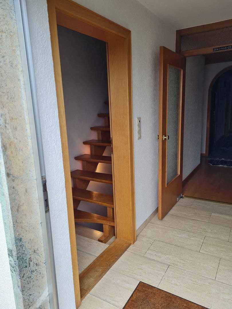 Predaj domu 139 m², pozemek 1.064 m², Lindacher Str. 5, Buchhofen, Bavorsko Predaj domu 139 m², pozemek 1.064 m², Lindacher Str. 5, Buchhofen, Bavorsko