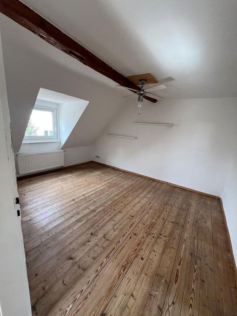 Prenájom bytu 6-izbový 120 m², Schöckinger Straße 31, Korntal-Münchingen, Bádensko-Wurttembersko Prenájom bytu 6-izbový 120 m², Schöckinger Straße 31, Korntal-Münchingen, Bádensko-Wurttembersko