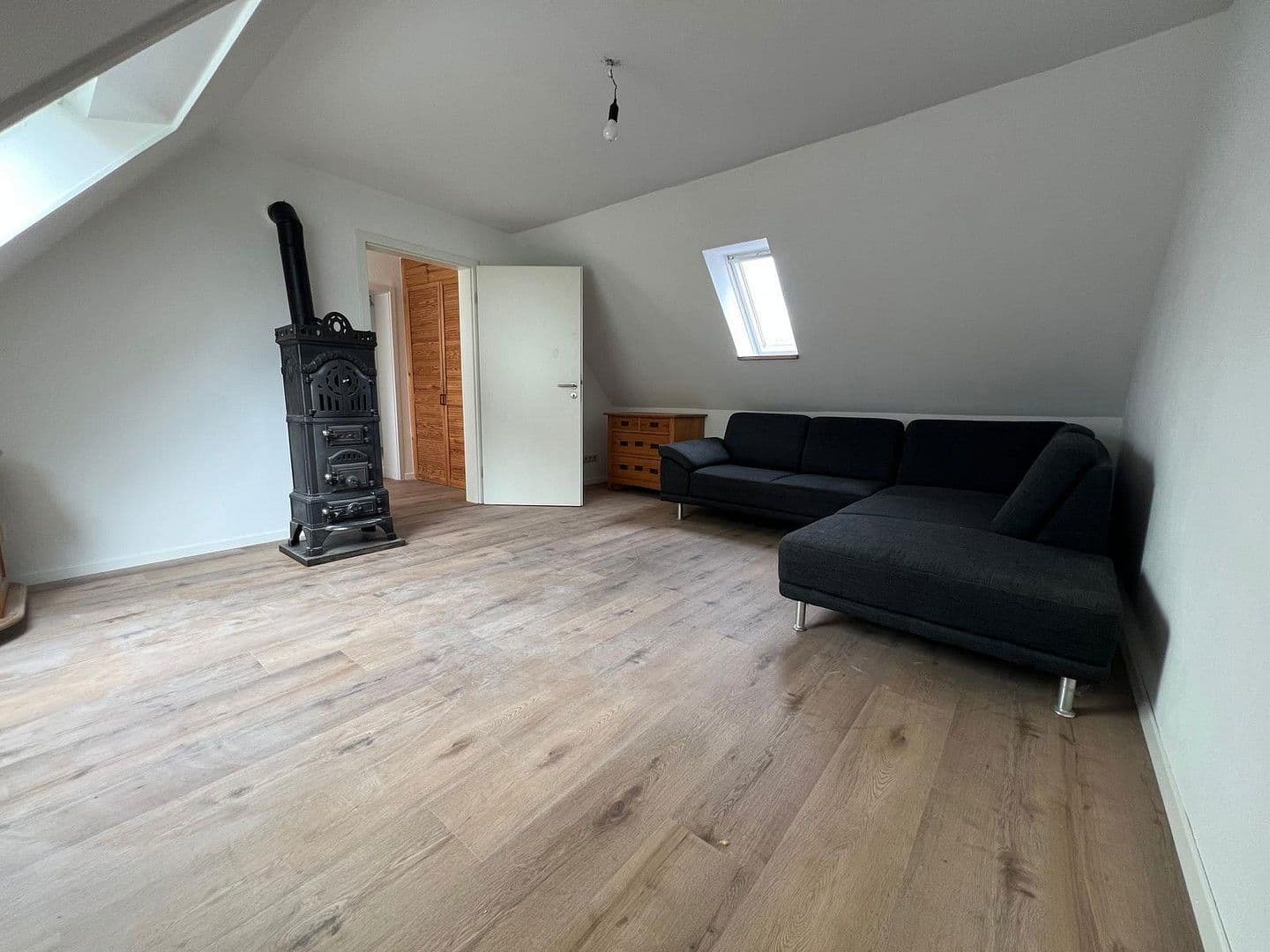 Prenájom bytu 6-izbový 120 m², Schöckinger Straße 31, Korntal-Münchingen, Bádensko-Wurttembersko Prenájom bytu 6-izbový 120 m², Schöckinger Straße 31, Korntal-Münchingen, Bádensko-Wurttembersko