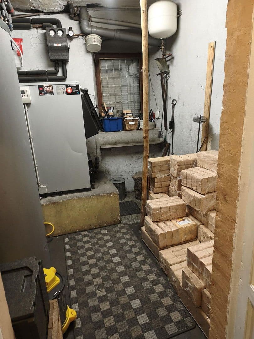 Predaj domu 285 m², pozemek 25 m², Am Markt 59, Lieser, Porýnie-Falcko Predaj domu 285 m², pozemek 25 m², Am Markt 59, Lieser, Porýnie-Falcko