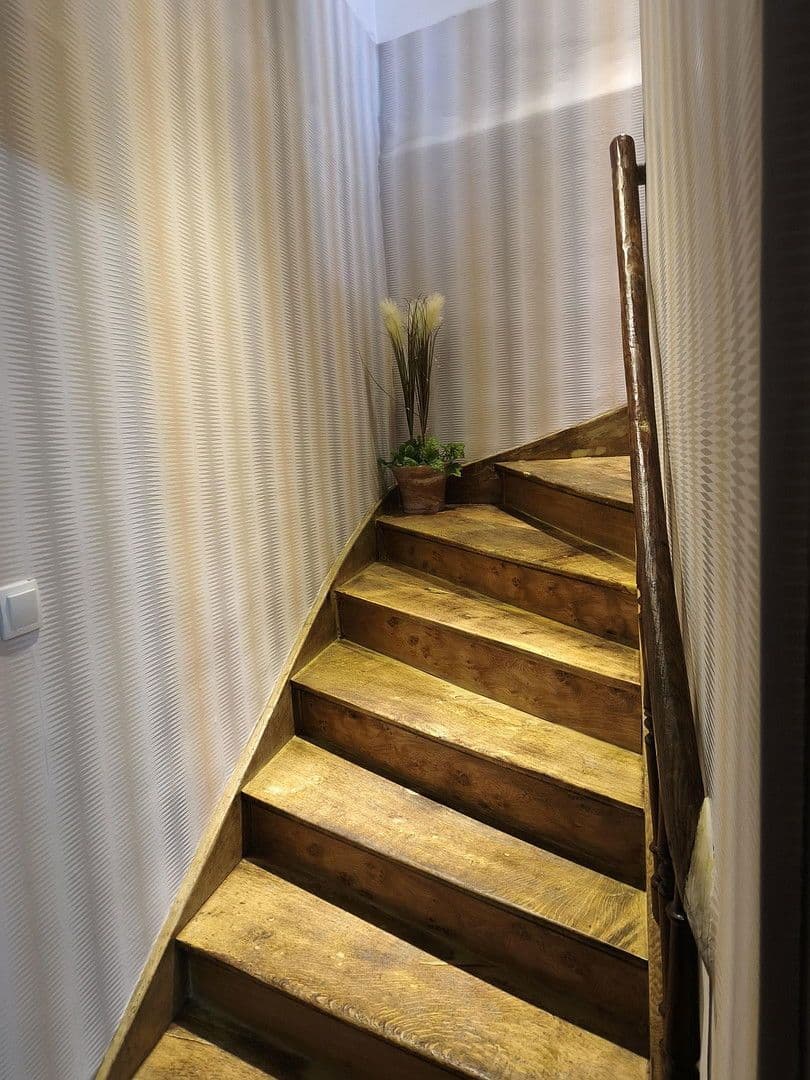 Predaj domu 285 m², pozemek 25 m², Am Markt 59, Lieser, Porýnie-Falcko Predaj domu 285 m², pozemek 25 m², Am Markt 59, Lieser, Porýnie-Falcko