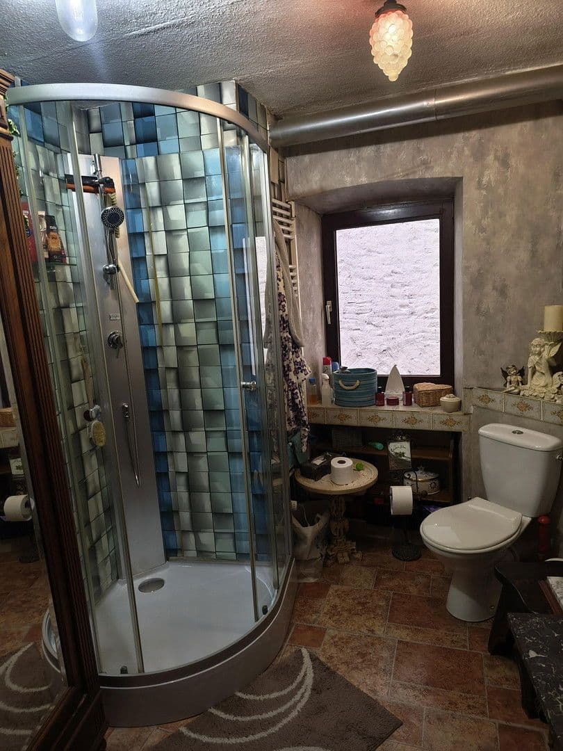 Predaj domu 285 m², pozemek 25 m², Am Markt 59, Lieser, Porýnie-Falcko Predaj domu 285 m², pozemek 25 m², Am Markt 59, Lieser, Porýnie-Falcko