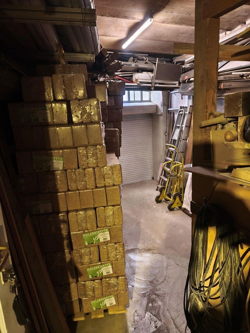 Predaj domu 285 m², pozemek 25 m², Am Markt 59, Lieser, Porýnie-Falcko Predaj domu 285 m², pozemek 25 m², Am Markt 59, Lieser, Porýnie-Falcko