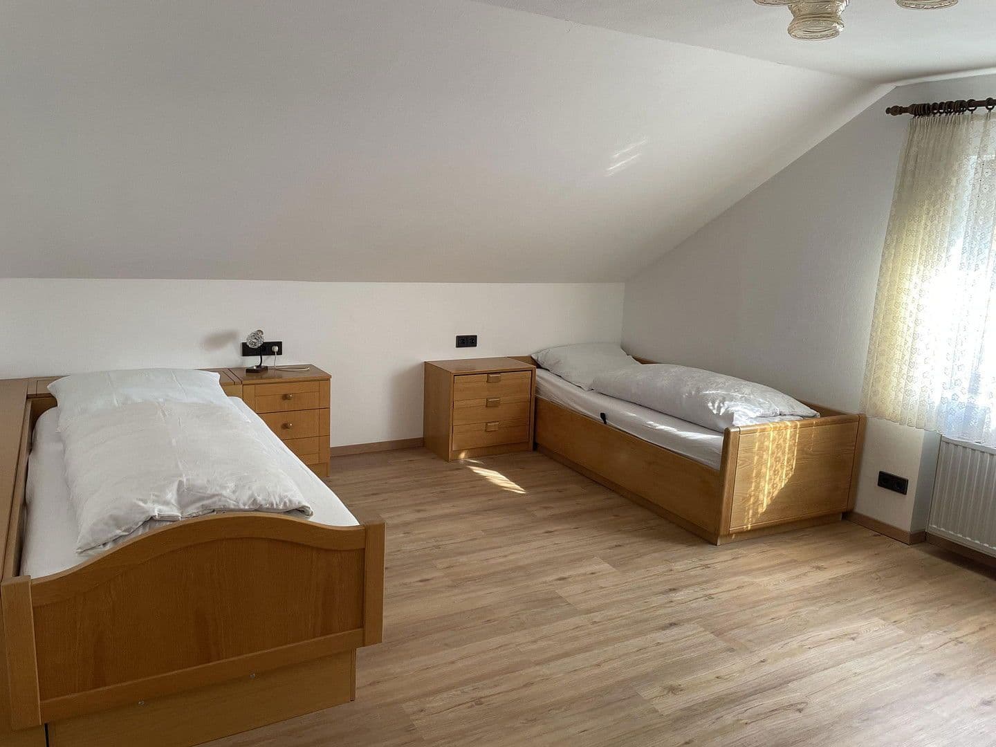 Prenájom bytu 3-izbový 125 m², Hambachstrasse 12, Hessigheim, Bádensko-Wurttembersko Prenájom bytu 3-izbový 125 m², Hambachstrasse 12, Hessigheim, Bádensko-Wurttembersko