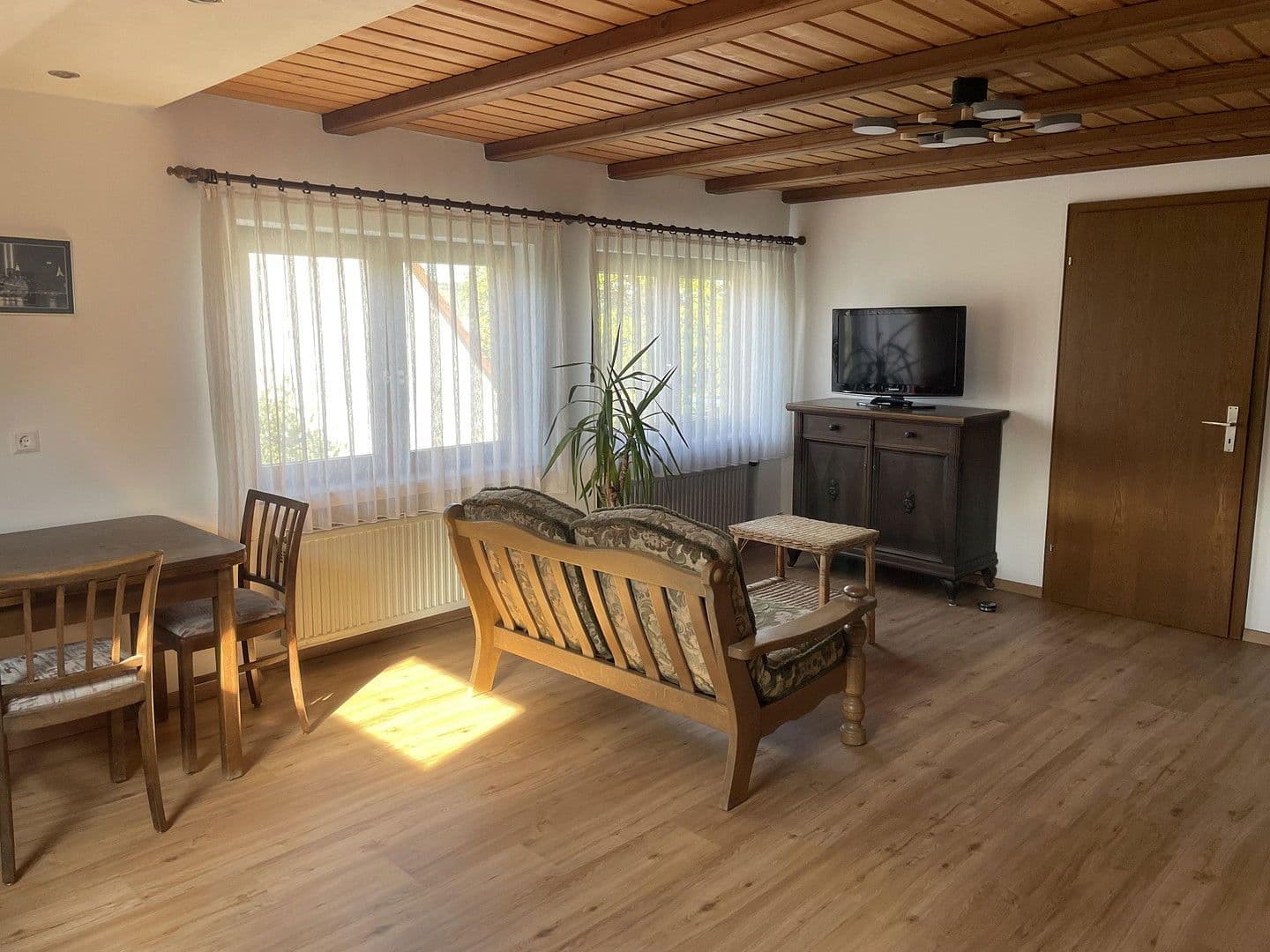 Prenájom bytu 3-izbový 125 m², Hambachstrasse 12, Hessigheim, Bádensko-Wurttembersko Prenájom bytu 3-izbový 125 m², Hambachstrasse 12, Hessigheim, Bádensko-Wurttembersko