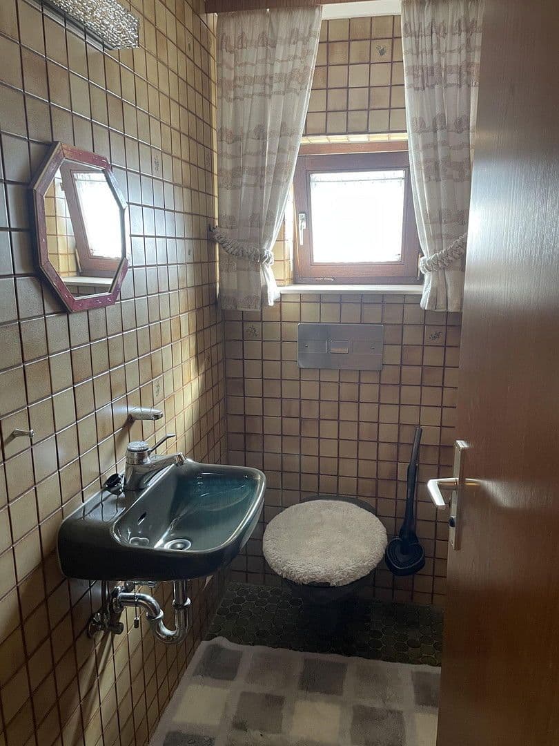 Prenájom bytu 3-izbový 125 m², Hambachstrasse 12, Hessigheim, Bádensko-Wurttembersko Prenájom bytu 3-izbový 125 m², Hambachstrasse 12, Hessigheim, Bádensko-Wurttembersko