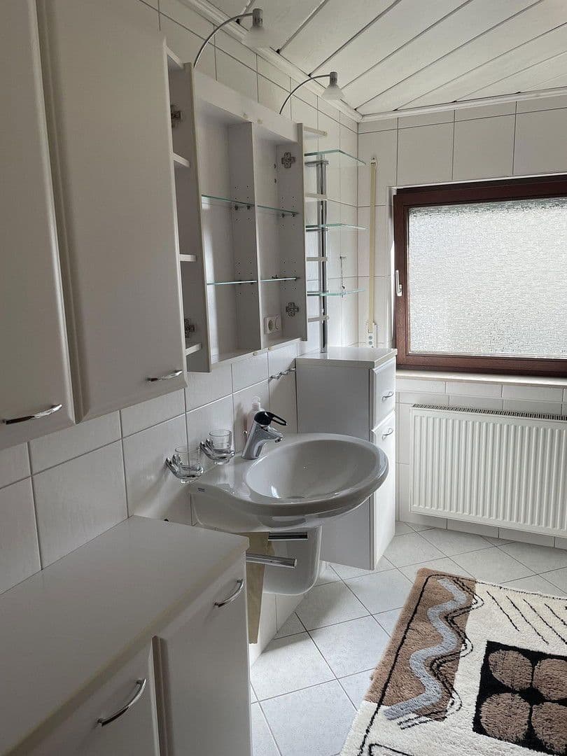 Prenájom bytu 3-izbový 125 m², Hambachstrasse 12, Hessigheim, Bádensko-Wurttembersko Prenájom bytu 3-izbový 125 m², Hambachstrasse 12, Hessigheim, Bádensko-Wurttembersko