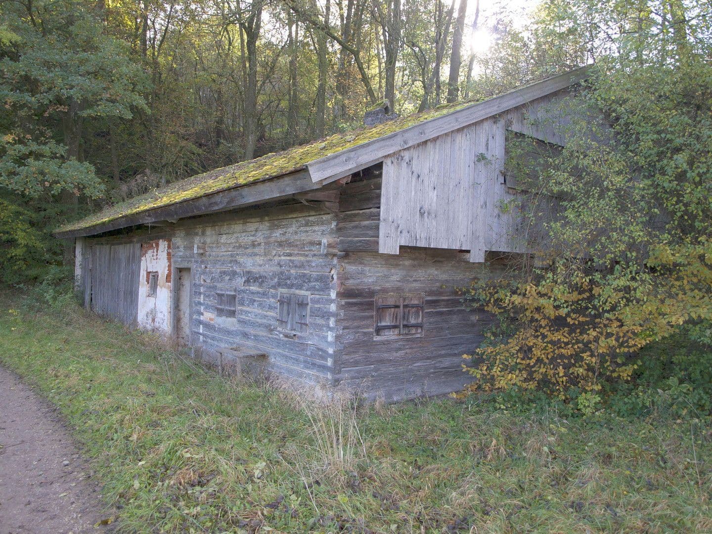 Predaj domu 60 m², pozemek 11.475 m², Adlkofen, Bavorsko Predaj domu 60 m², pozemek 11.475 m², Adlkofen, Bavorsko