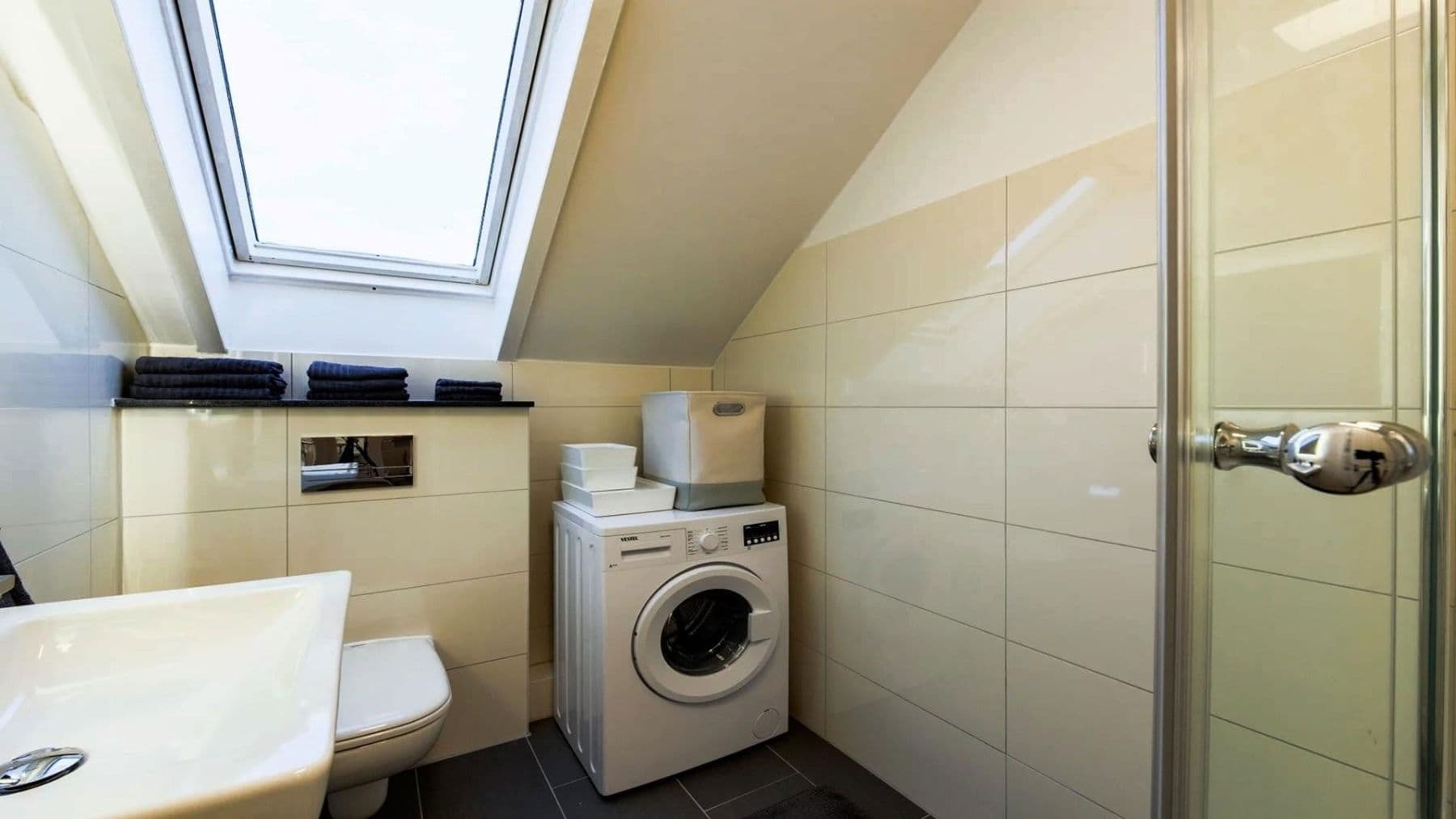 Prenájom bytu 2-izbový 68 m², Köln, Severné Porýnie - Westfálsko Prenájom bytu 2-izbový 68 m², Köln, Severné Porýnie - Westfálsko