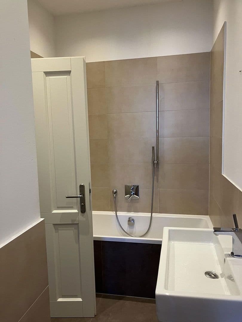 Prenájom bytu 3-izbový 62 m², München, Bavorsko Prenájom bytu 3-izbový 62 m², München, Bavorsko