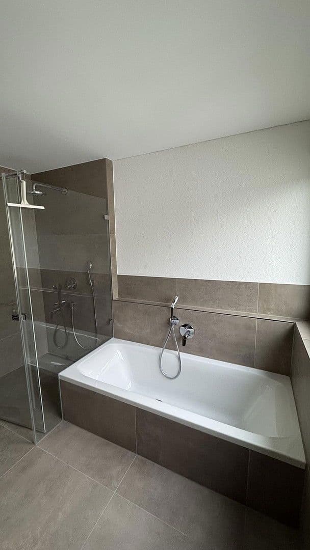 Prenájom bytu 5-izbový 166 m², Gottmadingen, Bádensko-Wurttembersko Prenájom bytu 5-izbový 166 m², Gottmadingen, Bádensko-Wurttembersko