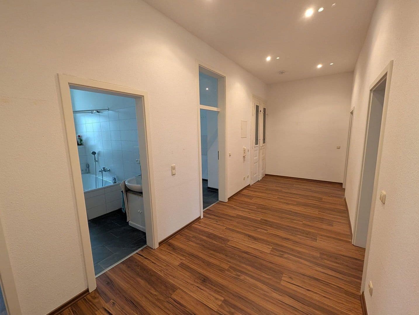Prenájom bytu 3-izbový 88 m², Leipzig, Sasko Prenájom bytu 3-izbový 88 m², Leipzig, Sasko