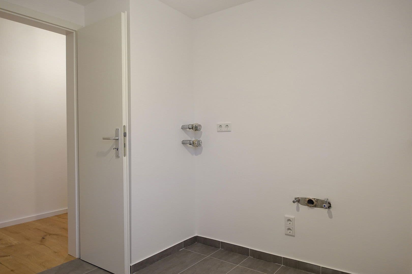 Predaj bytu 2-izbový 55 m², Kölner Str. 140, Düsseldorf, Severné Porýnie - Westfálsko Predaj bytu 2-izbový 55 m², Kölner Str. 140, Düsseldorf, Severné Porýnie - Westfálsko