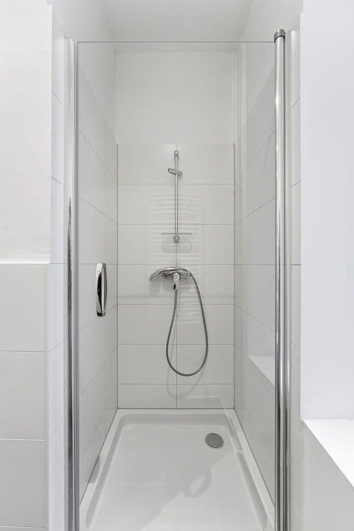 Prenájom bytu 107 m², Simon-Dach-Straße 13, Berlin, Berlín Prenájom bytu 107 m², Simon-Dach-Straße 13, Berlin, Berlín