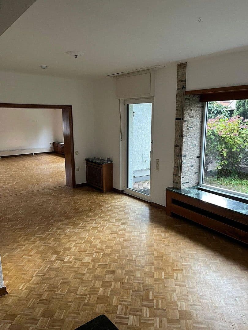 Prenájom bytu 3-izbový 175 m², Remscheid, Severné Porýnie - Westfálsko Prenájom bytu 3-izbový 175 m², Remscheid, Severné Porýnie - Westfálsko