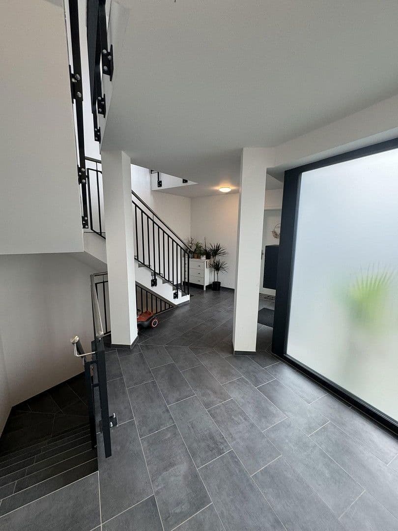 Prenájom bytu 4-izbový 165 m², Prälat Diehl Straße 23, Ober-Ramstadt, Hesensko Prenájom bytu 4-izbový 165 m², Prälat Diehl Straße 23, Ober-Ramstadt, Hesensko