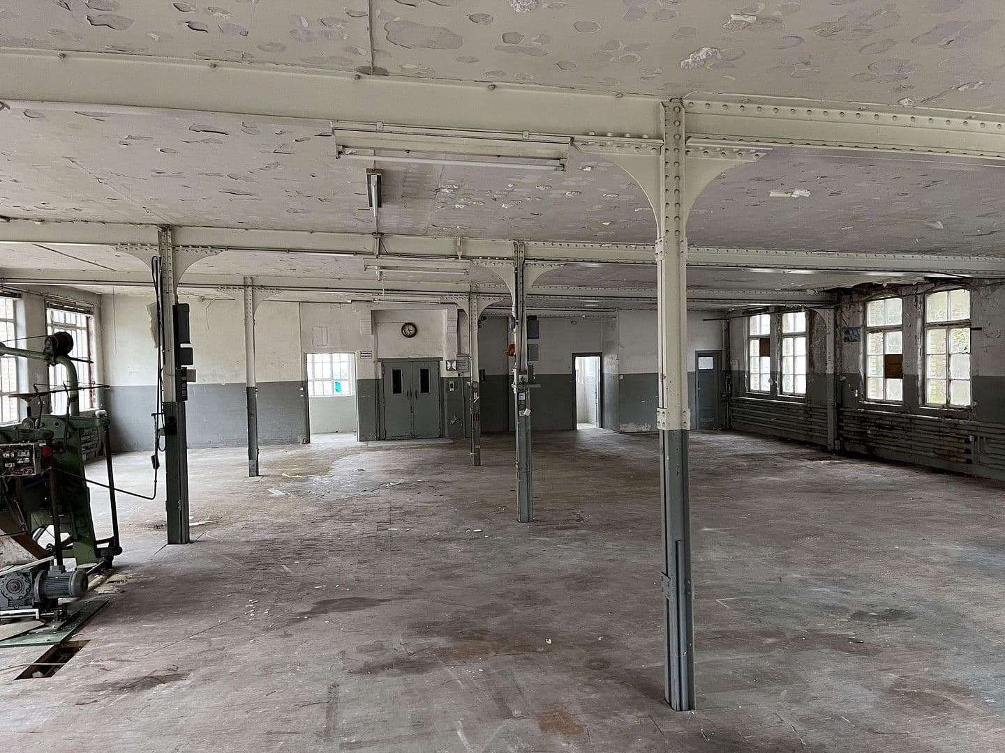 Predaj nebytového priestoru 2.763 m², Schiltachstraße 61 + 59, Schramberg, Bádensko-Wurttembersko Predaj nebytového priestoru 2.763 m², Schiltachstraße 61 + 59, Schramberg, Bádensko-Wurttembersko