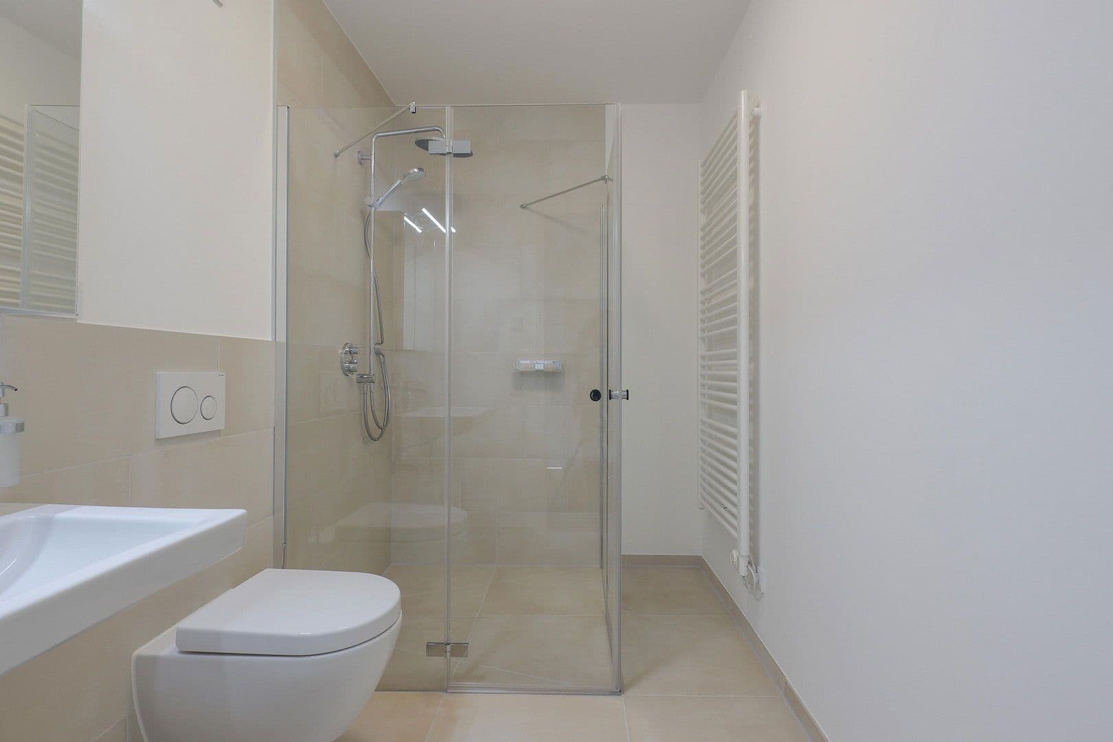 Prenájom bytu 2-izbový 56 m², Berlin, Berlín Prenájom bytu 2-izbový 56 m², Berlin, Berlín