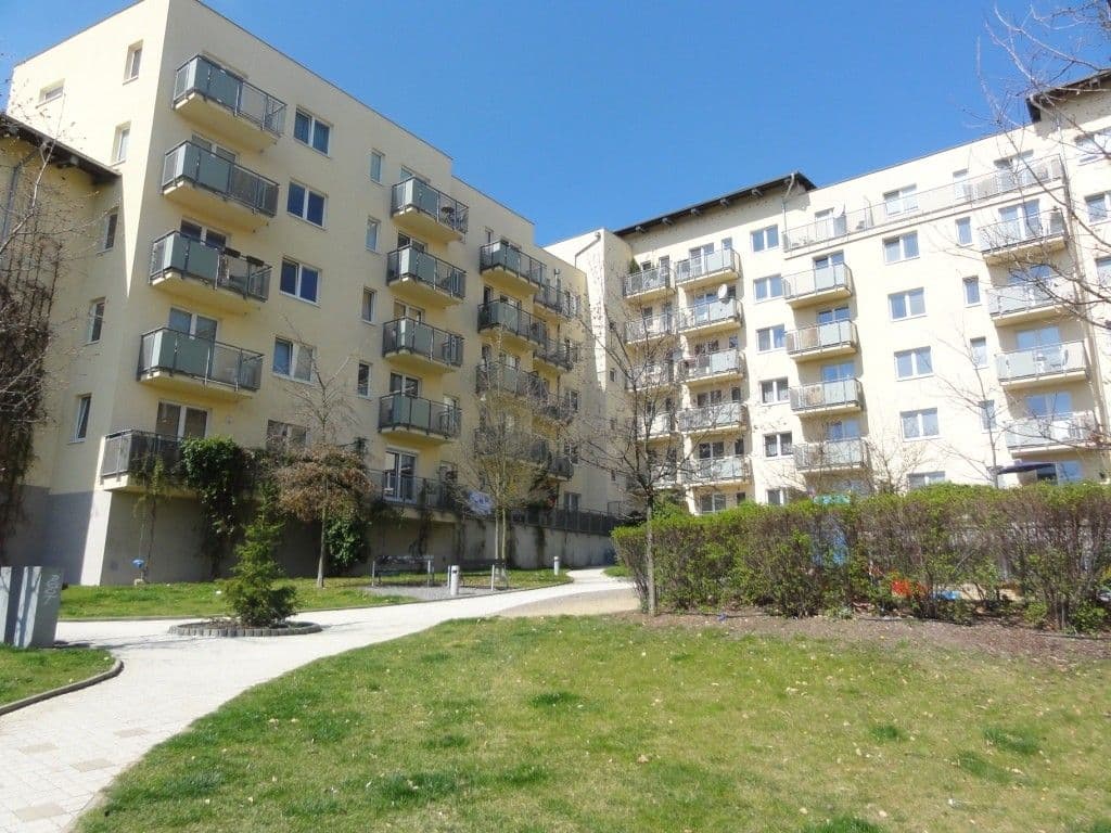 Prenájom garáže 15 m², Rižská, Praha, Praha Prenájom garáže 15 m², Rižská, Praha, Praha