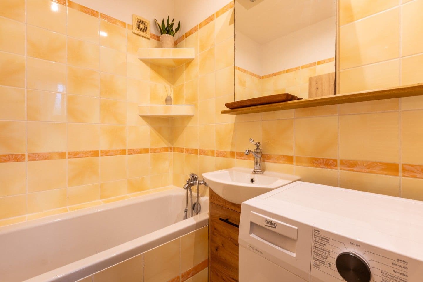 Predaj bytu 3-izbový 84 m², 17. listopadu, Louny, Ústecký kraj Predaj bytu 3-izbový 84 m², 17. listopadu, Louny, Ústecký kraj