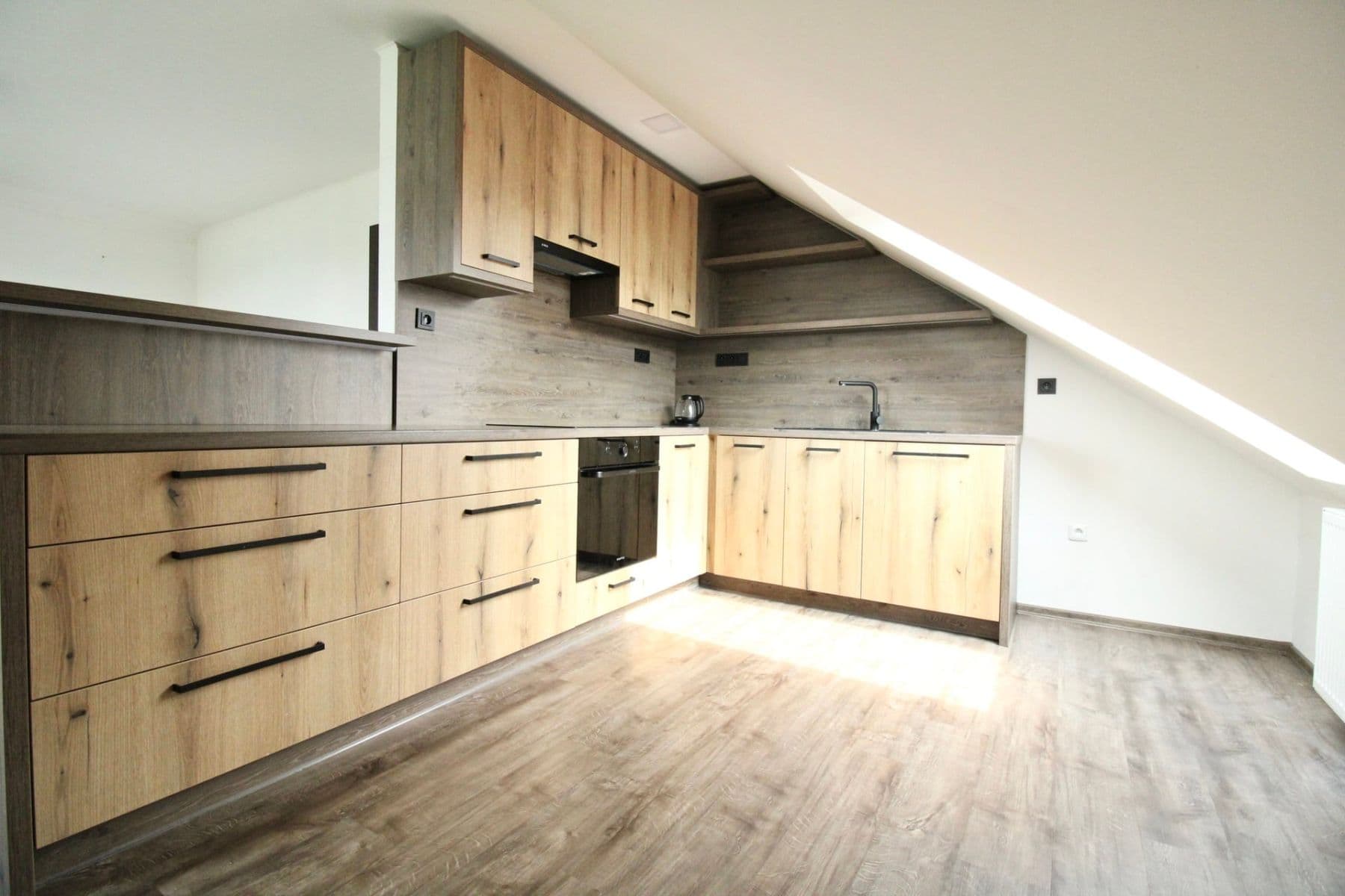 Predaj bytu 3-izbový 89 m², Třídvorská, Kolín, Středočeský kraj Predaj bytu 3-izbový 89 m², Třídvorská, Kolín, Středočeský kraj