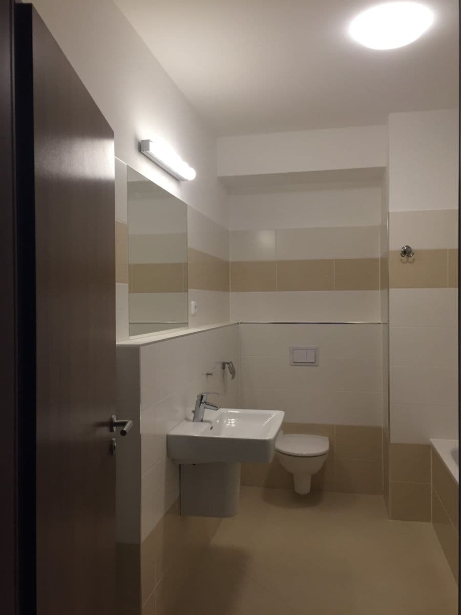 Prenájom bytu 2-izbový 55 m², Kardausova, Praha, Praha Prenájom bytu 2-izbový 55 m², Kardausova, Praha, Praha